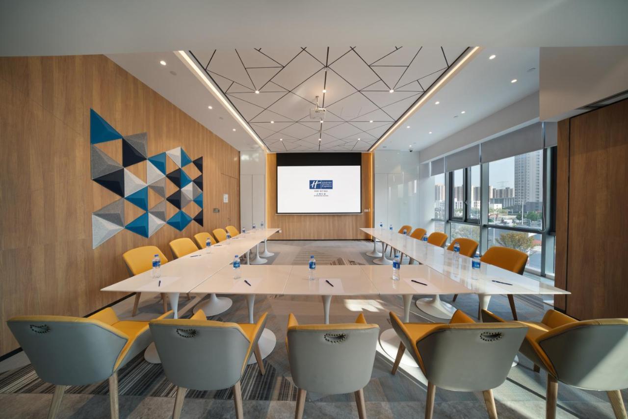 Holiday Inn Express Shanghai Huijin By Ihg מראה חיצוני תמונה