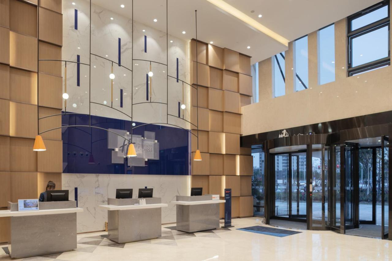 Holiday Inn Express Shanghai Huijin By Ihg מראה חיצוני תמונה